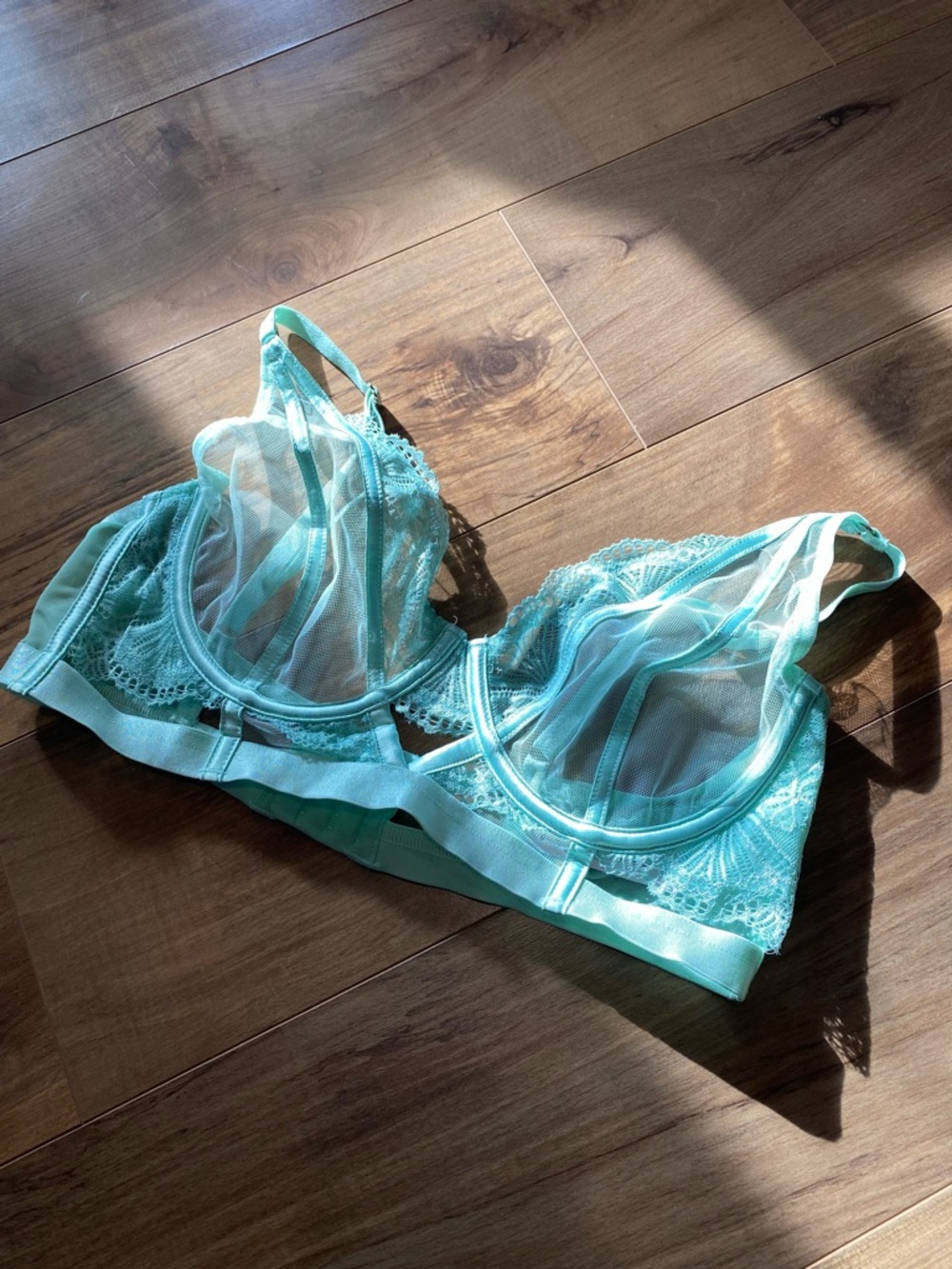 Sheer Lace Underwire Bra in Mint
